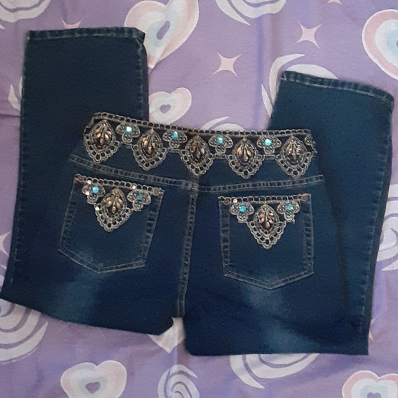 Zion Rootswear Other - Zion decorative capris jeans